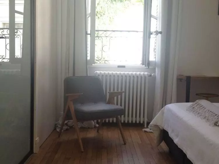 تختخواب و صبحانه La Traversière Chambres D Hôtes