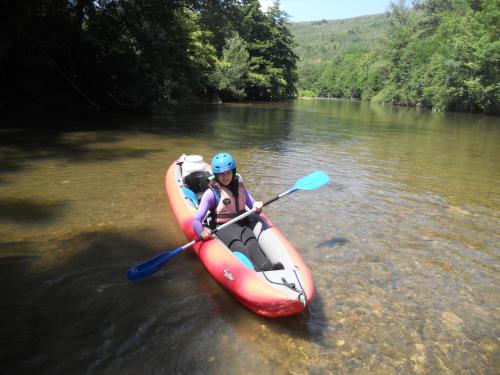 Entre L église Et La Place