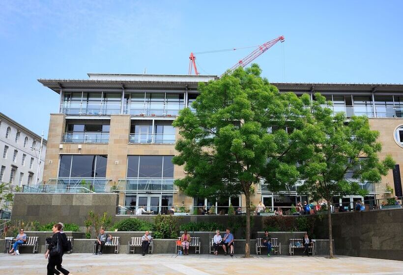 Live In Leeds Millenium Square Apartment