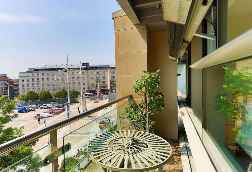 Live In Leeds Millenium Square Apartment