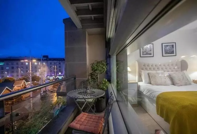 Live In Leeds Millenium Square Apartment