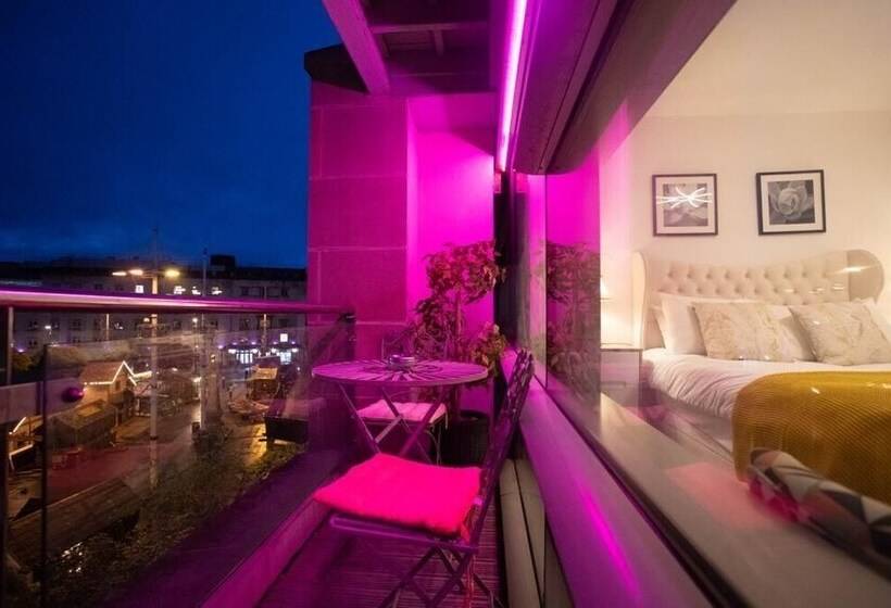 Live In Leeds Millenium Square Apartment