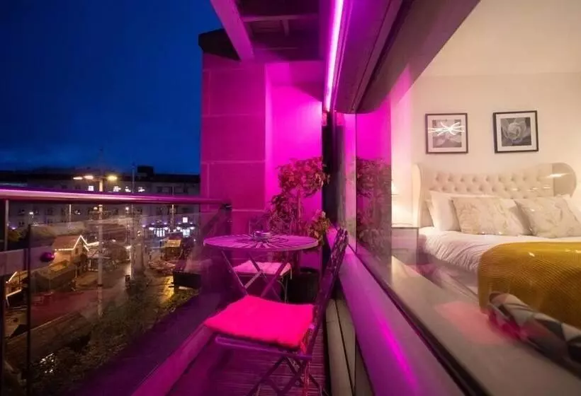 Live In Leeds Millenium Square Apartment