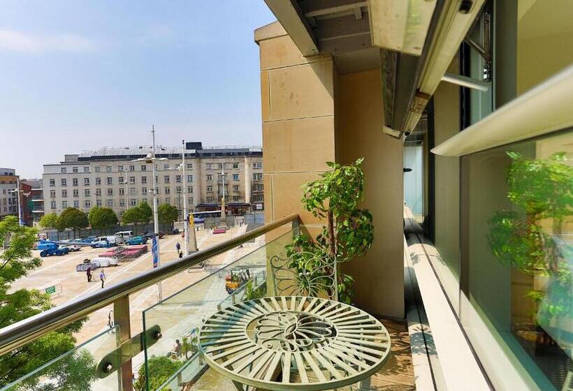 Live In Leeds Millenium Square Apartment