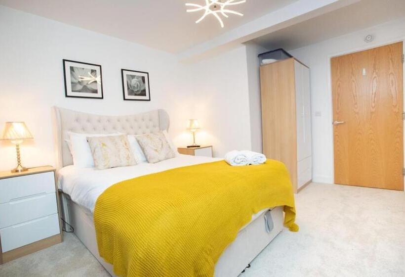 Live In Leeds Millenium Square Apartment