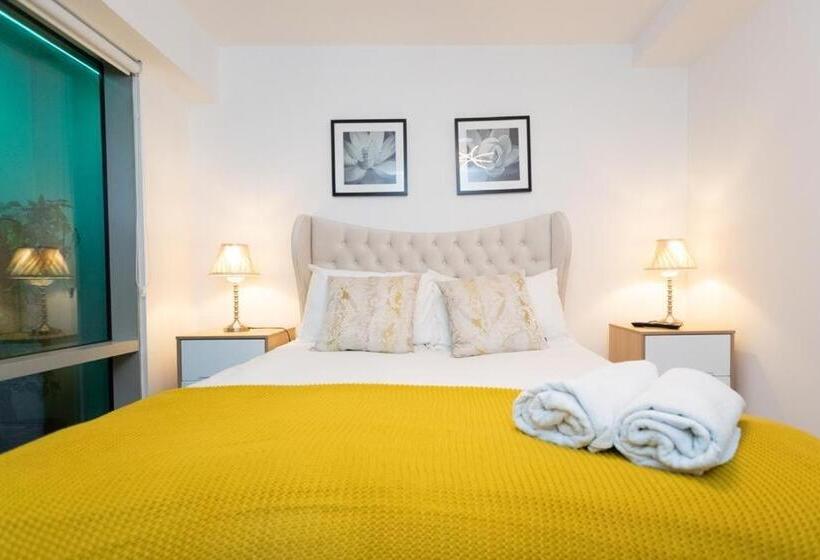 Live In Leeds Millenium Square Apartment