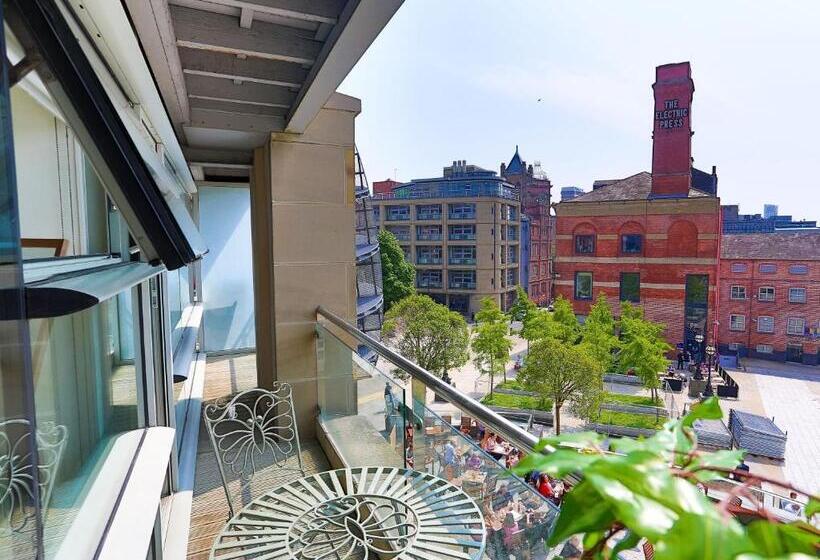 Live In Leeds Millenium Square Apartment