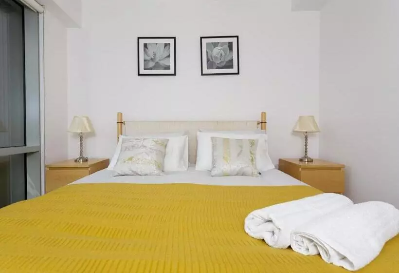 Live In Leeds Millenium Square Apartment