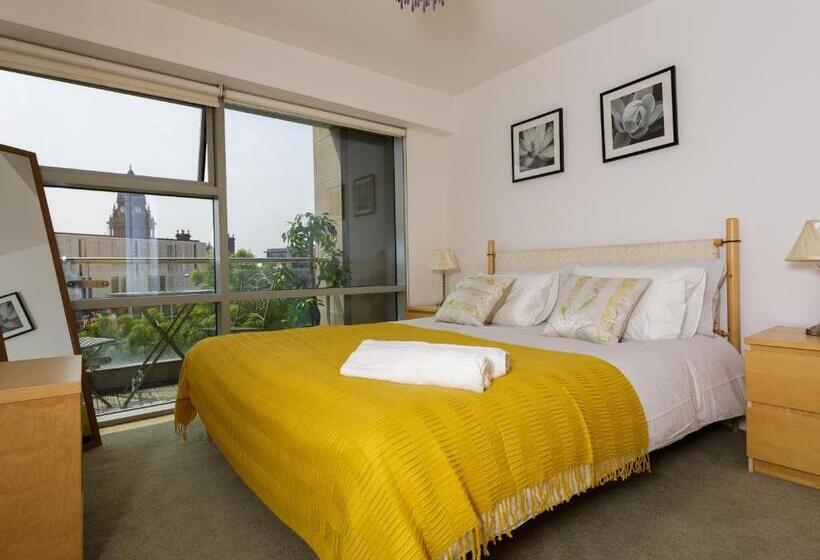 Live In Leeds Millenium Square Apartment