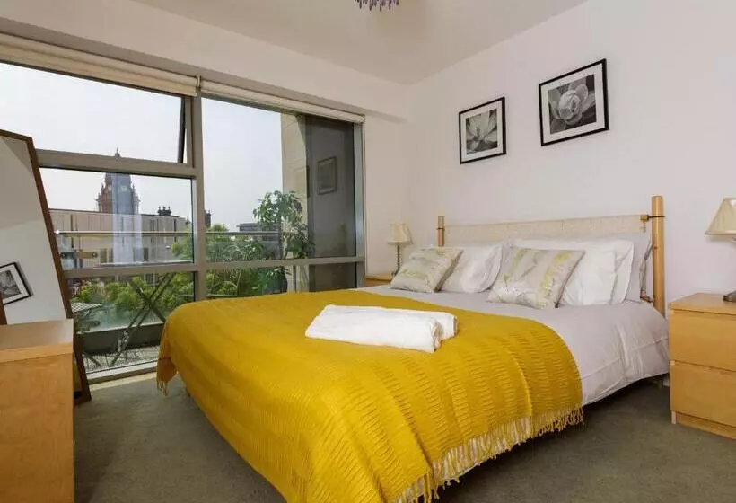 Live In Leeds Millenium Square Apartment