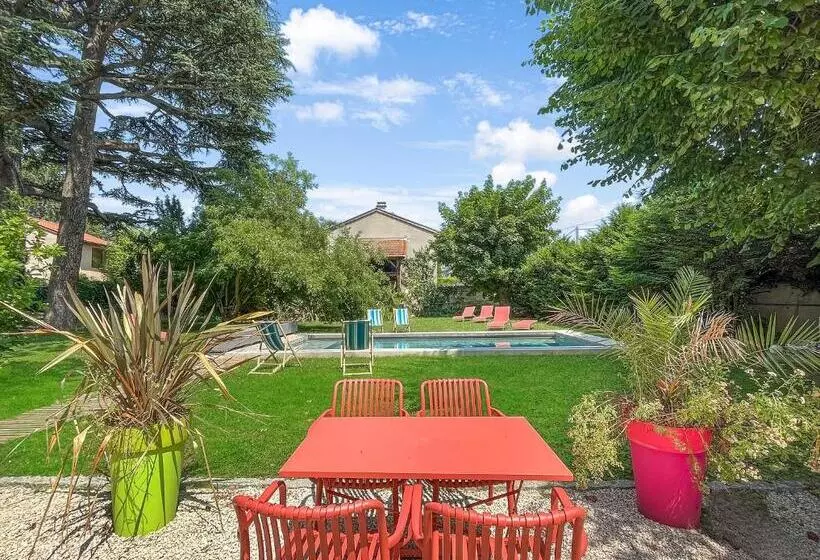 ペンション Aux Tourelles 1888   Tres Proche Lyon