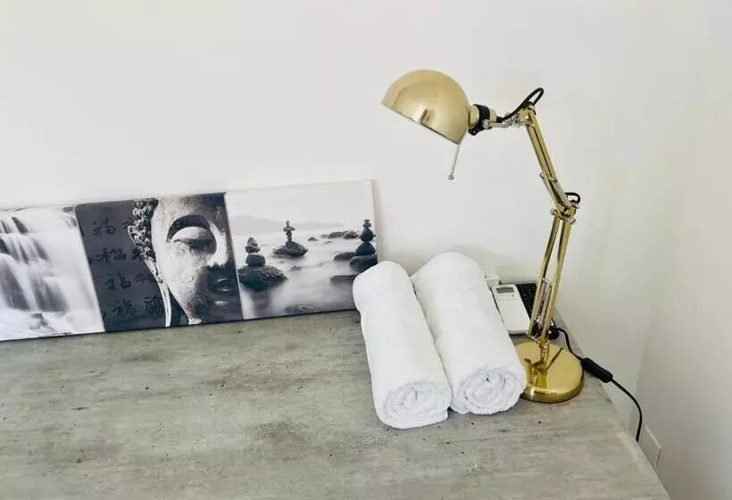 ペンション Aux Tourelles 1888   Tres Proche Lyon