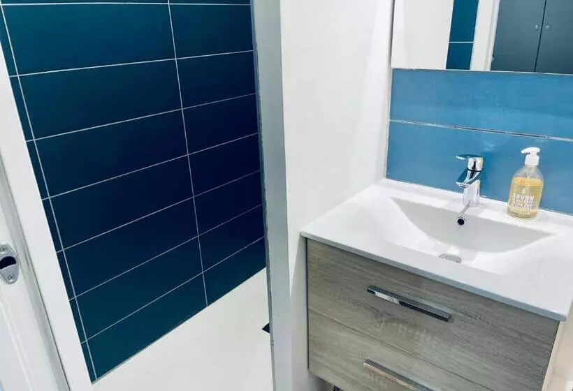 ペンション Aux Tourelles 1888   Tres Proche Lyon