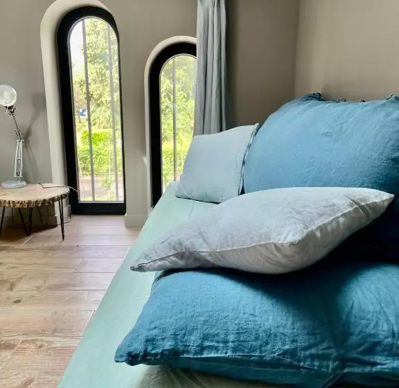 ペンション Aux Tourelles 1888   Tres Proche Lyon