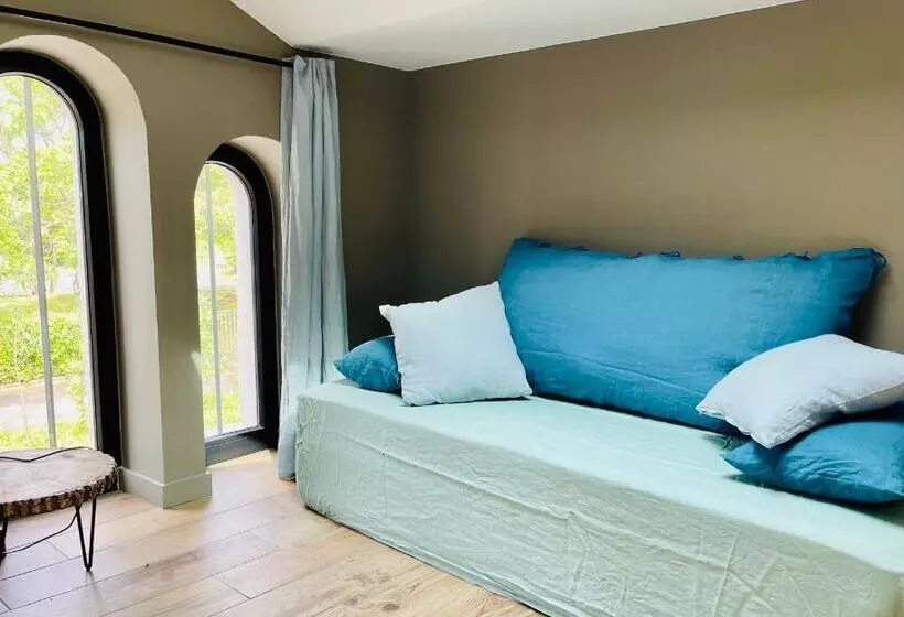 ペンション Aux Tourelles 1888   Tres Proche Lyon