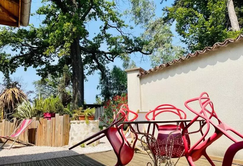 ペンション Aux Tourelles 1888   Tres Proche Lyon