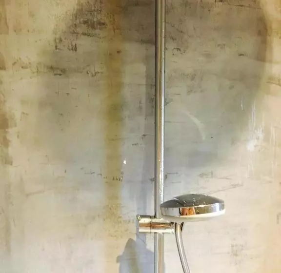 ペンション Aux Tourelles 1888   Tres Proche Lyon