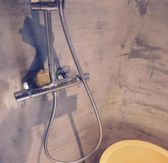 ペンション Aux Tourelles 1888   Tres Proche Lyon