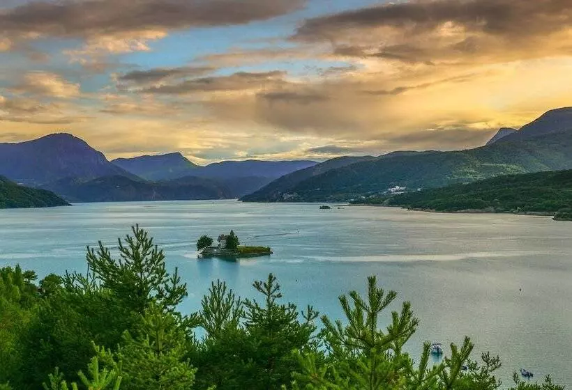 ホテル Camping Les Grillons