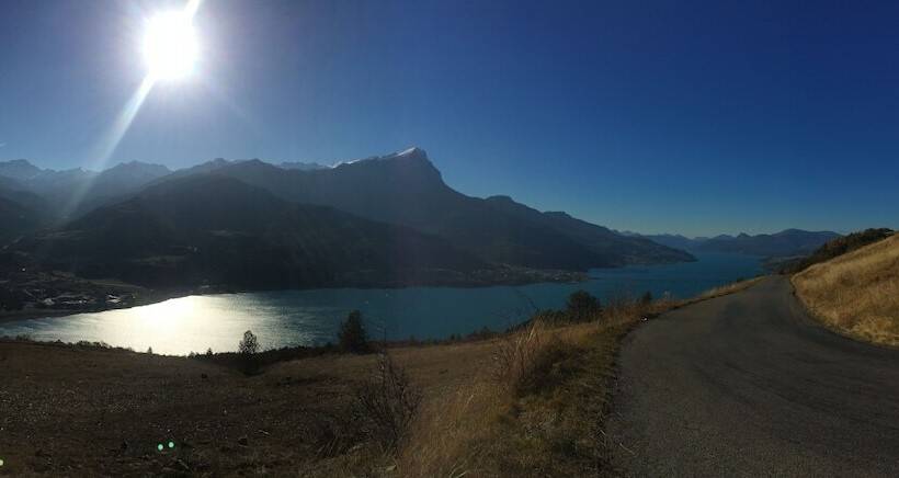 هتل Camping Les Grillons