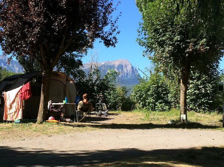 هتل Camping Les Grillons