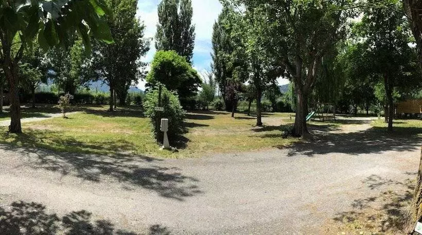 ホテル Camping Les Grillons