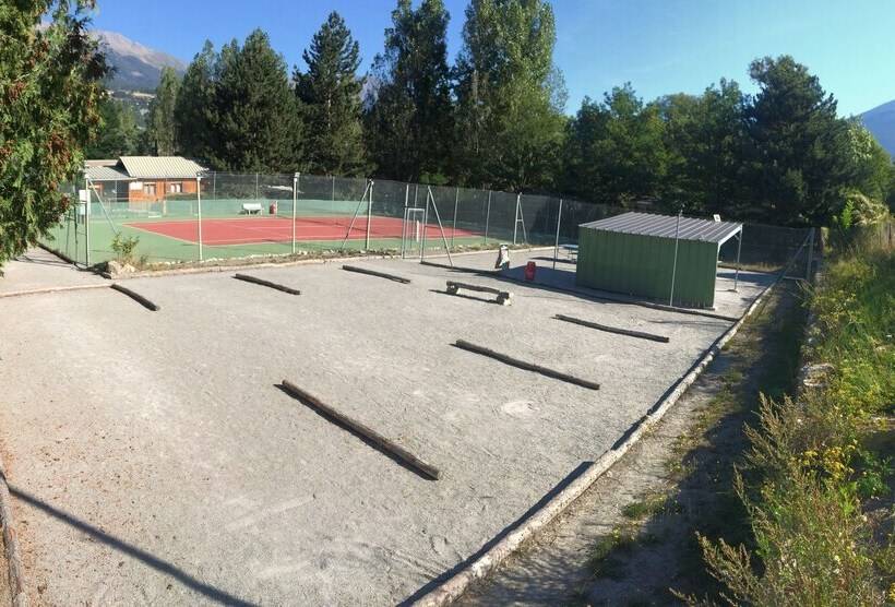 هتل Camping Les Grillons