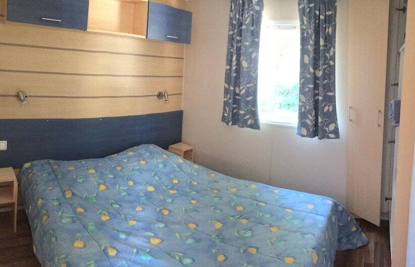 هتل Camping Les Grillons