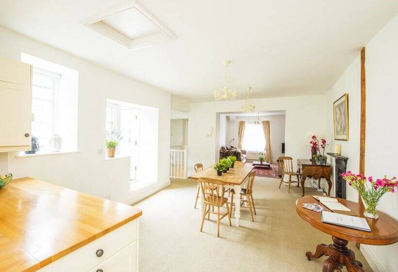 The Apartment Sherborne