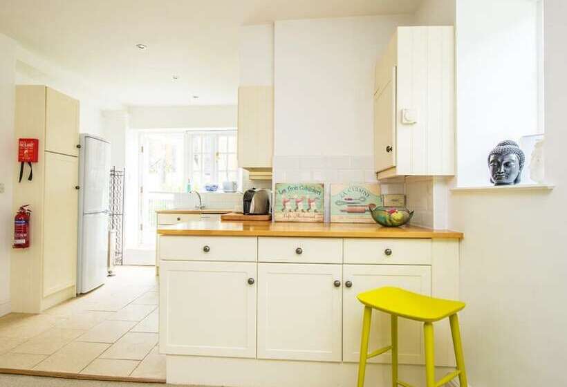 The Apartment Sherborne