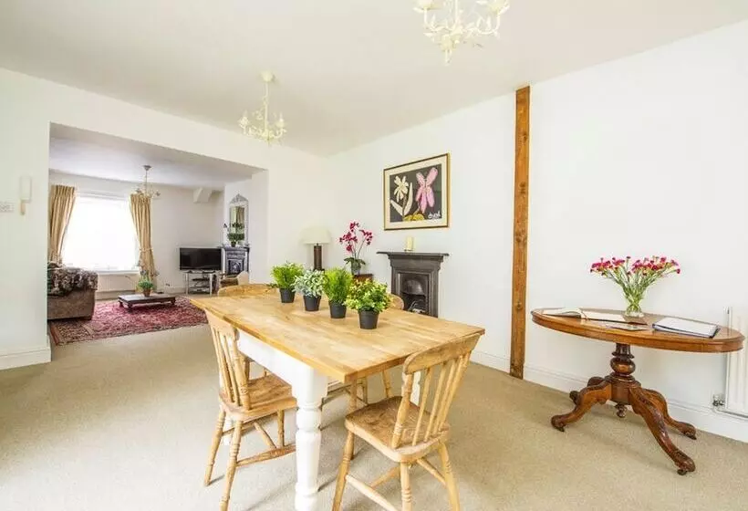 The Apartment Sherborne