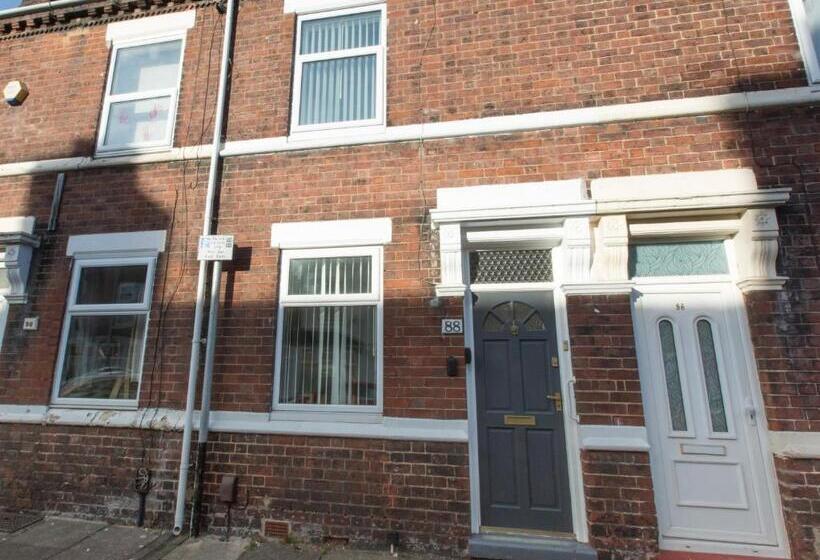 Townhouse @ Newlands Street Stoke