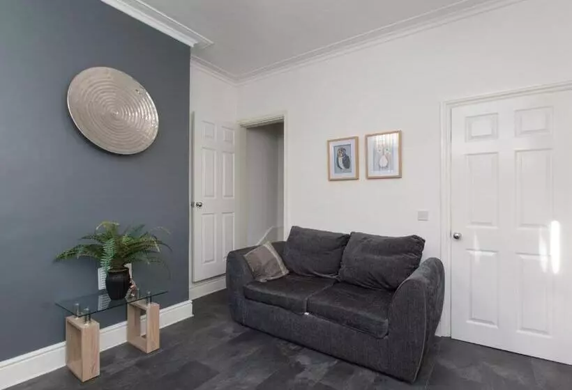 Townhouse @ Newlands Street Stoke