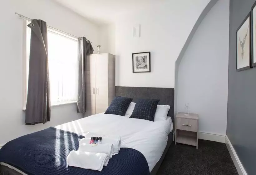 Townhouse @ Newlands Street Stoke