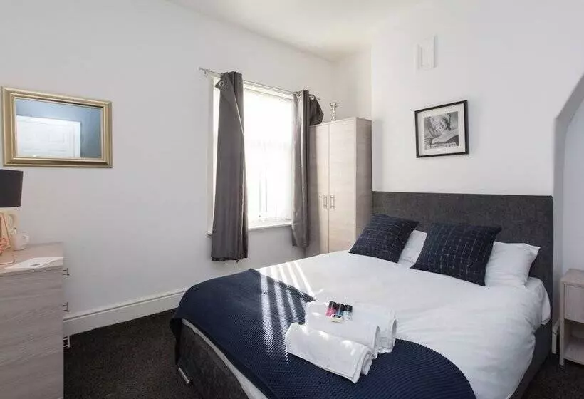 Townhouse @ Newlands Street Stoke