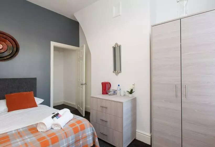 Townhouse @ Newlands Street Stoke