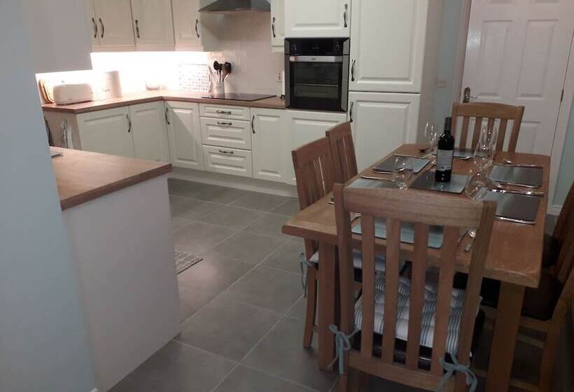 Windrose 7 Liffock Avenue Castlerock