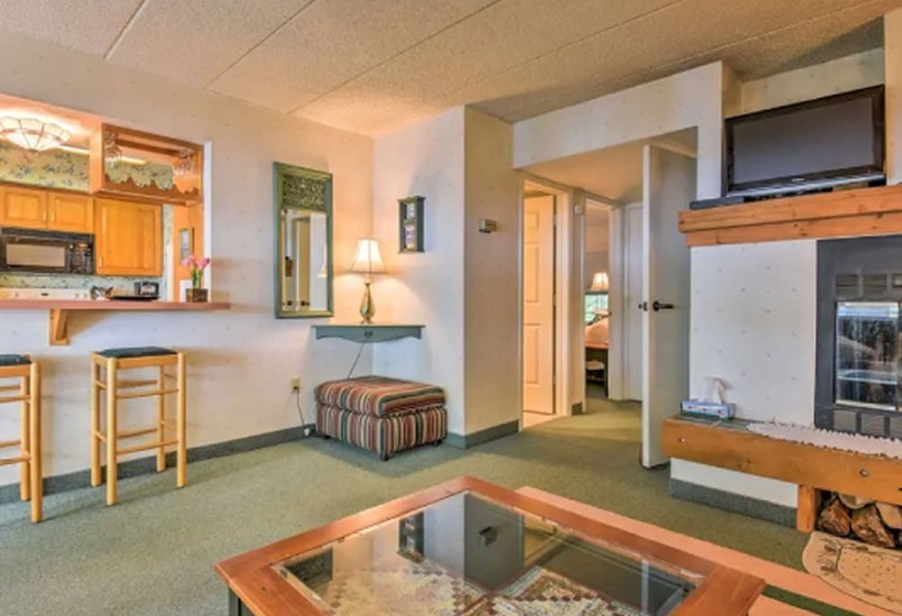 Cozy Pocono Mountain Escape