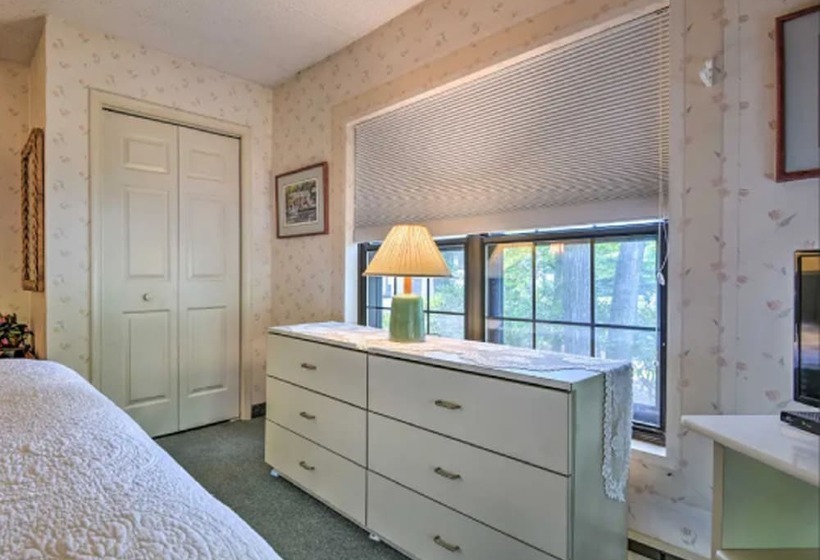 Cozy Pocono Mountain Escape