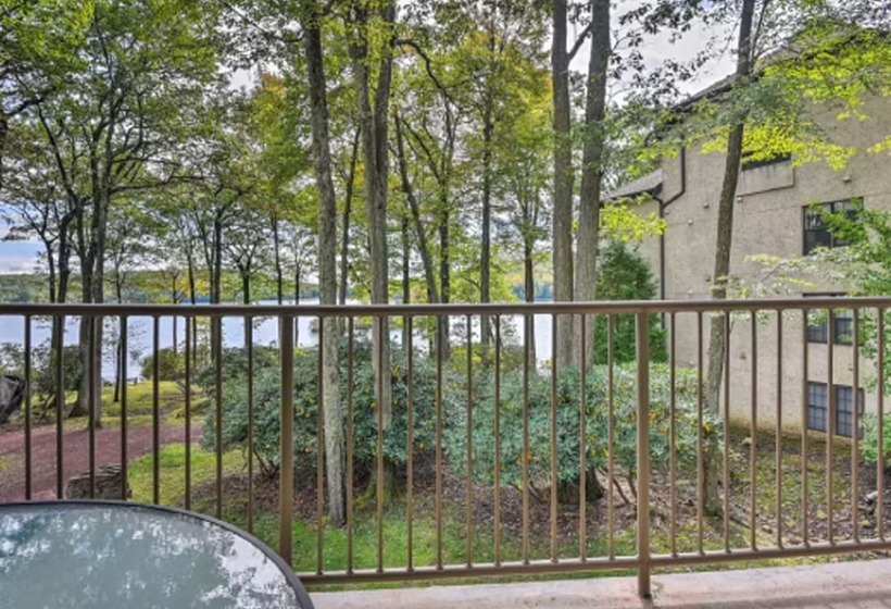 Cozy Pocono Mountain Escape