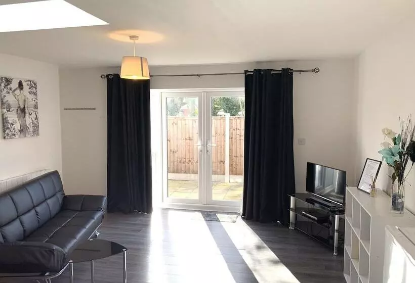 Grand Central Budget Modern Apartments