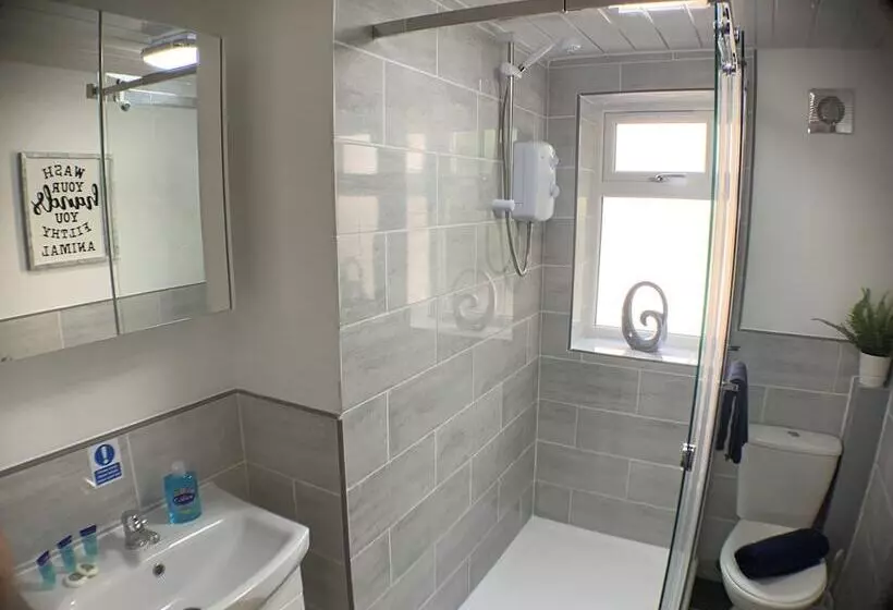 Grand Central Budget Modern Apartments
