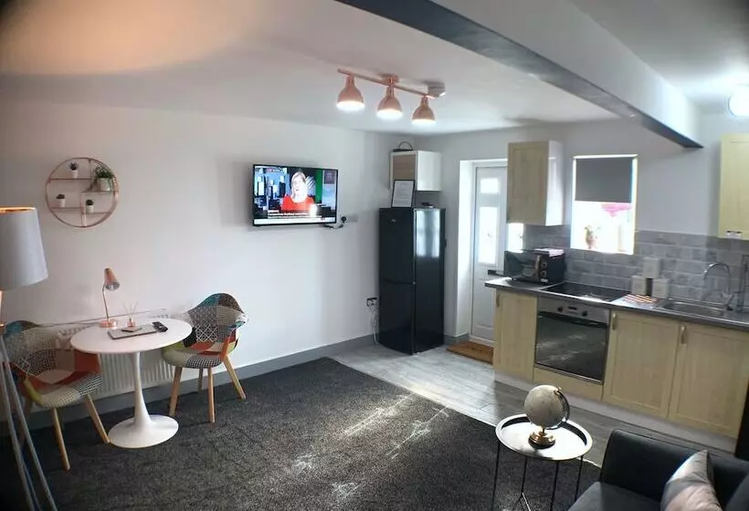 Grand Central Budget Modern Apartments