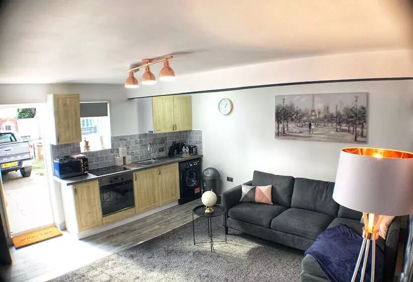 Grand Central Budget Modern Apartments