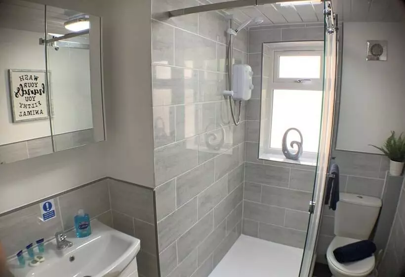 Grand Central Budget Modern Apartments