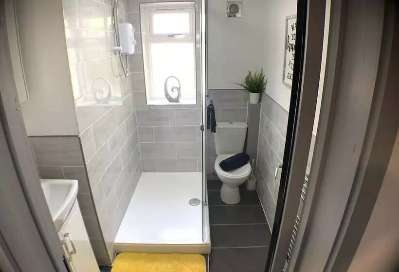 Grand Central Budget Modern Apartments