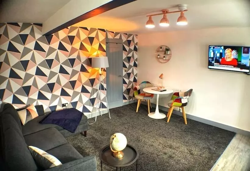 Grand Central Budget Modern Apartments