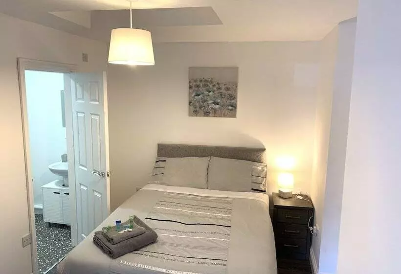 Grand Central Budget Modern Apartments