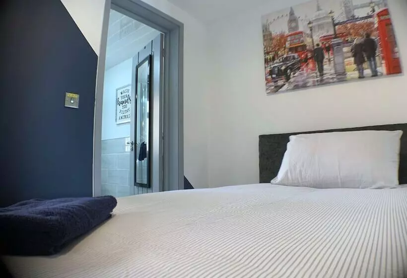 Grand Central Budget Modern Apartments