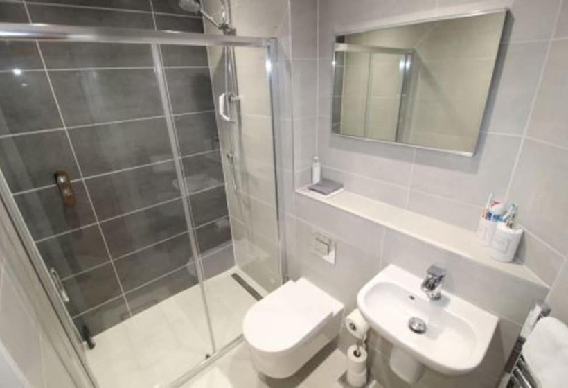 Middle Chine   2 Bedroom Holiday Home